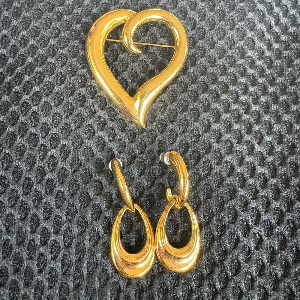 Vintage Gold Tone Heart Brooch & Earrings Set - Mid-Century Modern Jewelry
